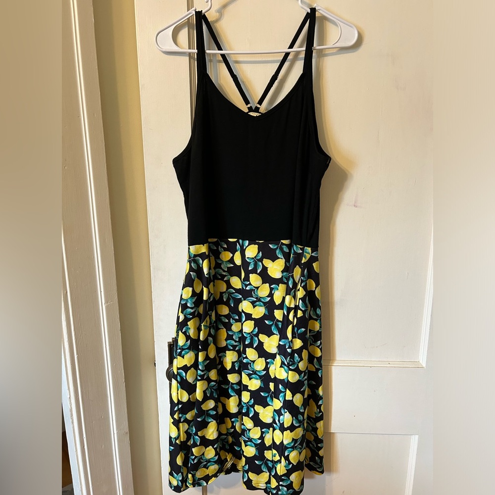 Black and lemon patterned sundress in size 2xl